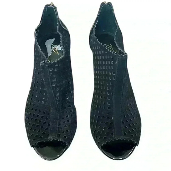 Marc Fisher Peddle Peep Toe Leather Suede Heels  Laser Cut Black Bootie size 6 - Picture 3 of 7
